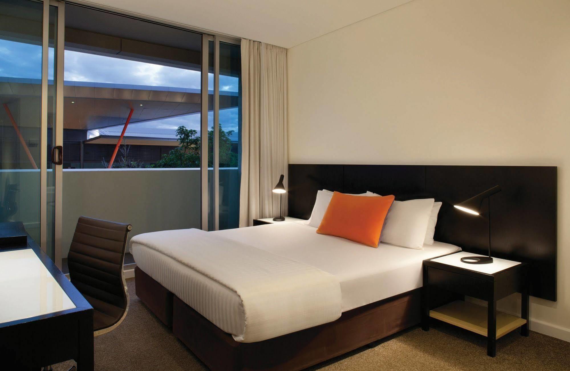Adina Apartment Hotel Perth Exterior photo