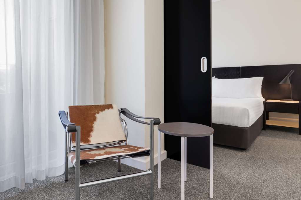 Adina Apartment Hotel Perth Room photo